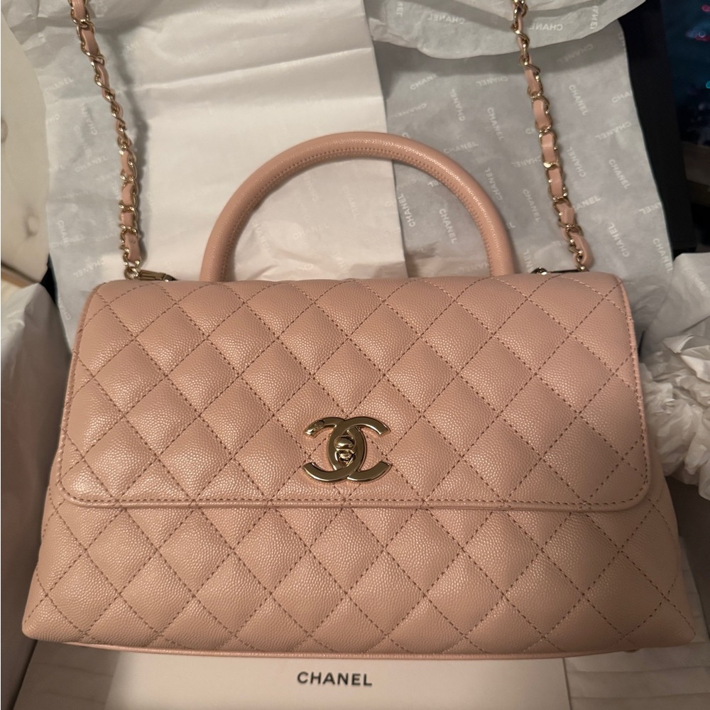 Chanel Pink caviar Leather Handbag with champagne gold hardware